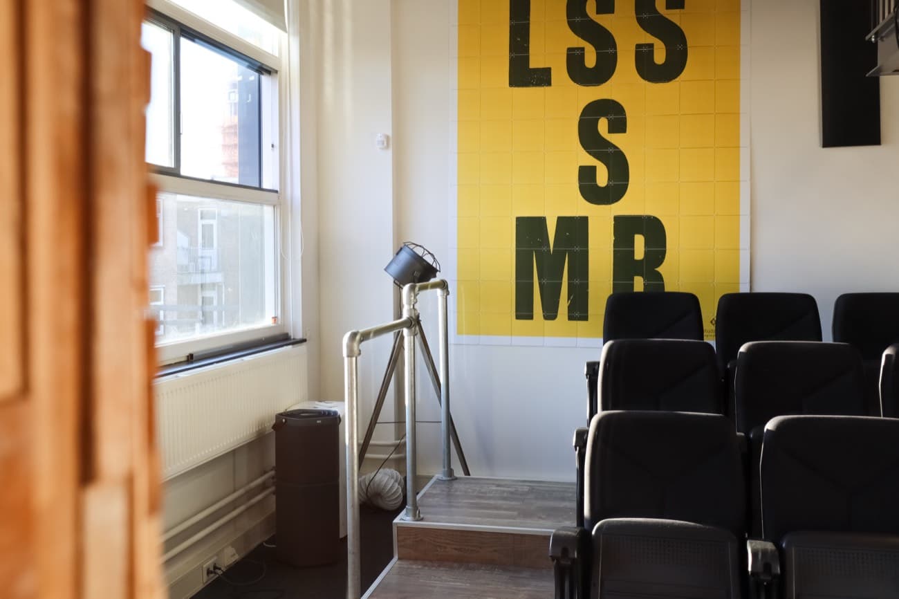 Het lestheater in Utrecht met bioscoopstoelen